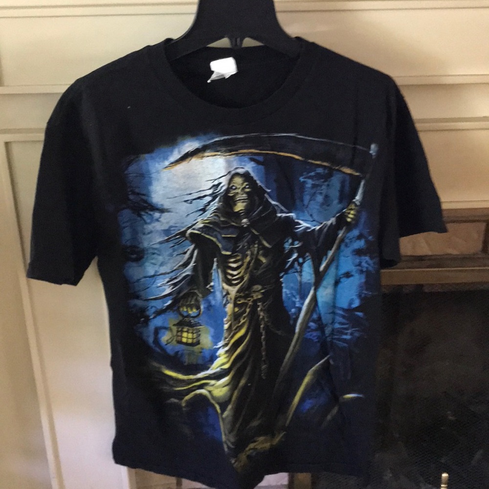 Black skull t-shirt